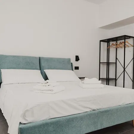 Opuntia Sea Чефалу