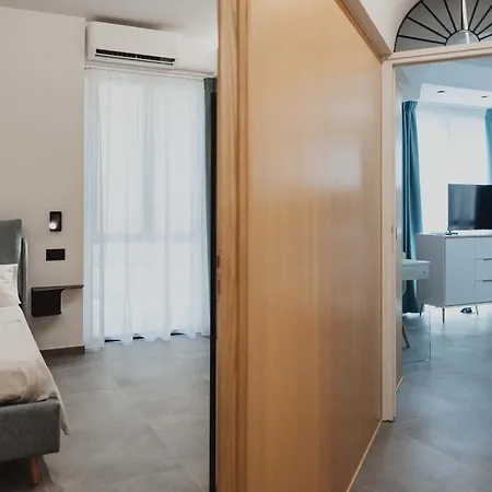 Opuntia Sea Чефалу