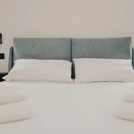 Opuntia Sea Чефалу